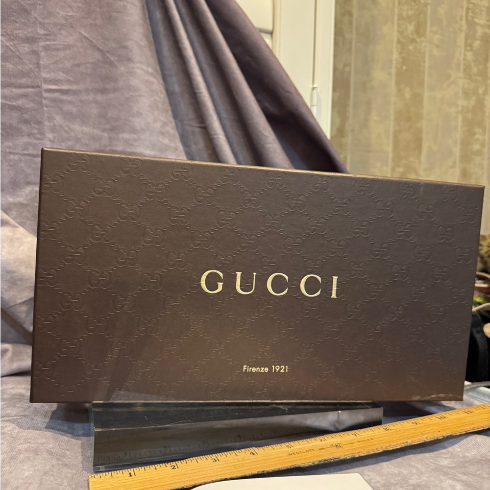 Gucci Dark Brown Embossed Logo Box‎